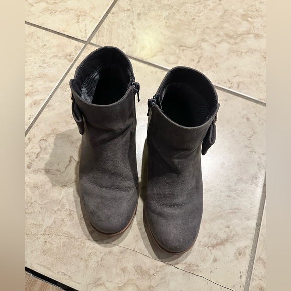 The Childrens Place Booties - Picture 5 of 11